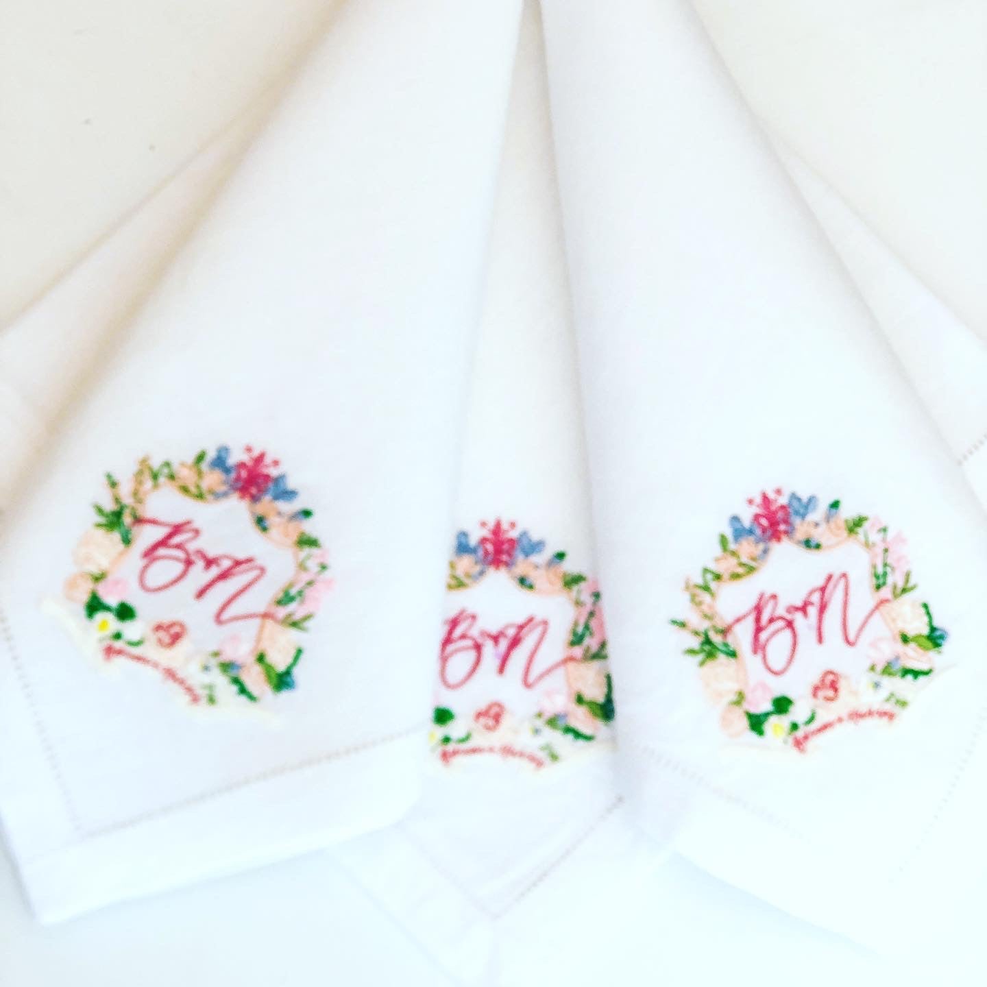 Linen Hemstitched Dinner Napkin with Custom Crest