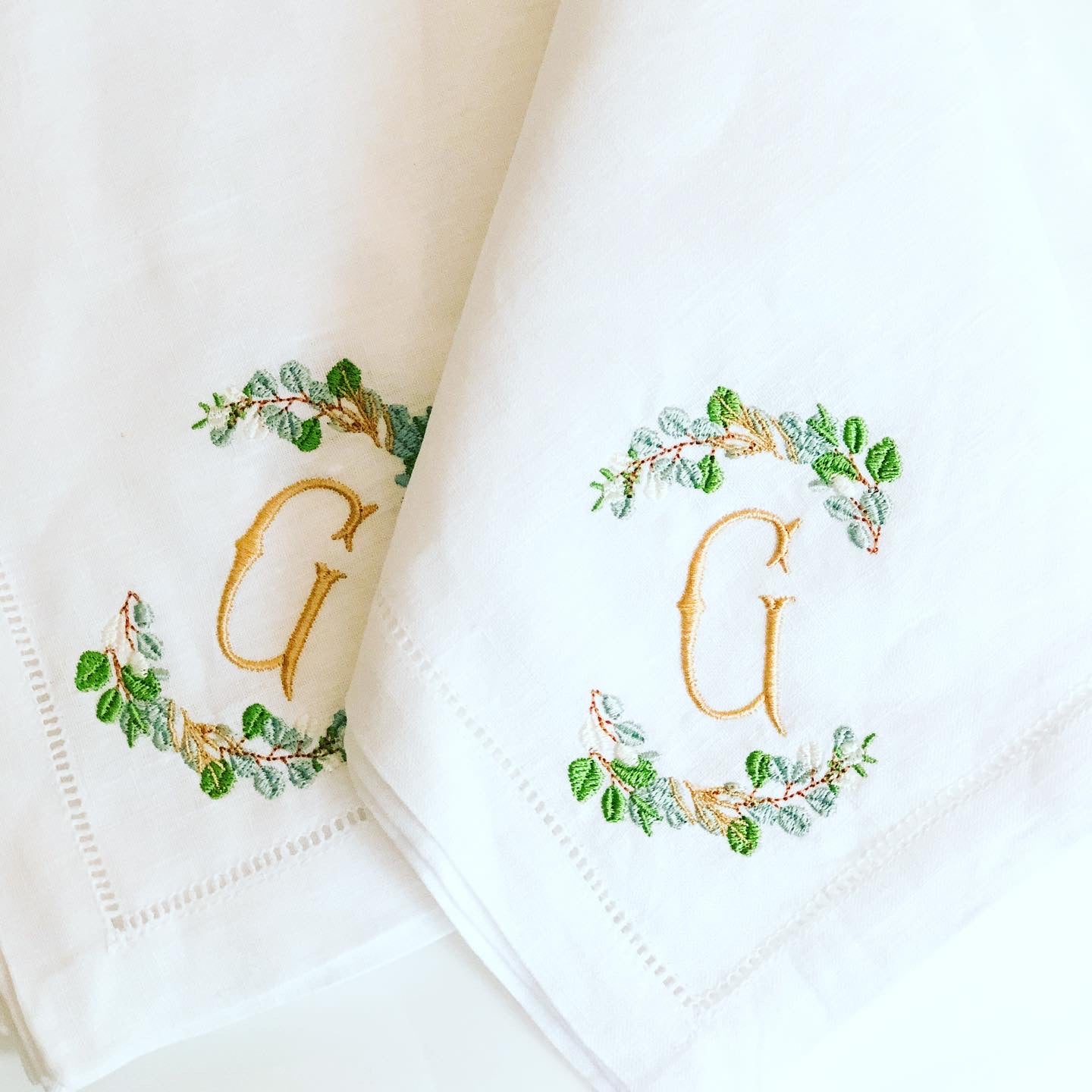 Linen Hemstitched Dinner Napkin with Custom Crest